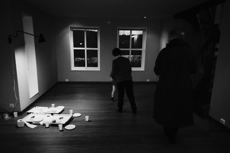 Dream about Accepting from or Giving to the Deceased Something interpretation