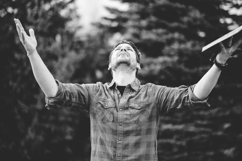 Dream about Seeing a Deceased Person as Happy interpretation